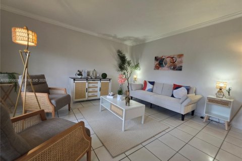 Copropriété à vendre à Miami, Floride: 1 chambre, 63.92 m2 № 2085879 - photo 12