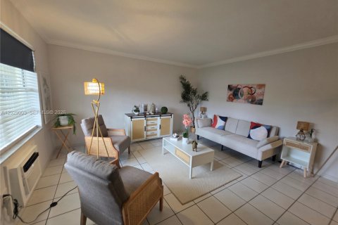 Copropriété à vendre à Miami, Floride: 1 chambre, 63.92 m2 № 2085879 - photo 2