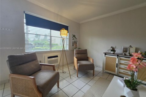 Copropriété à vendre à Miami, Floride: 1 chambre, 63.92 m2 № 2085879 - photo 11