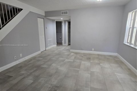 Copropriété à louer à Coral Springs, Floride: 2 chambres, 81.75 m2 № 1978775 - photo 3