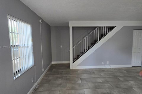 Copropriété à louer à Coral Springs, Floride: 2 chambres, 81.75 m2 № 1978775 - photo 4