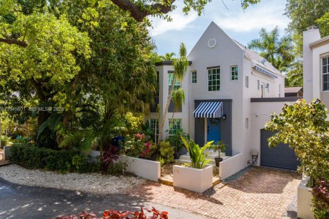 Townhouse in Miami, Florida 3 bedrooms, 157.93 sq.m. № 2005026 - photo 4