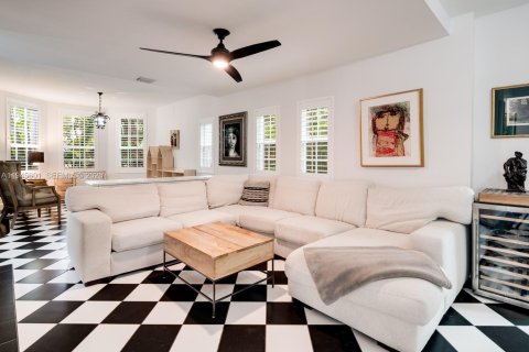 Townhouse in Miami, Florida 3 bedrooms, 157.93 sq.m. № 2005026 - photo 11