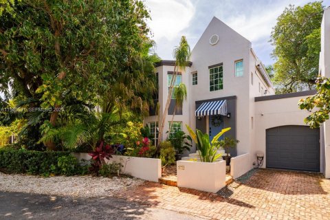 Townhouse in Miami, Florida 3 bedrooms, 157.93 sq.m. № 2005026 - photo 2