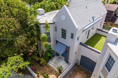 Townhouse in Miami, Florida 3 bedrooms, 157.93 sq.m. № 2005026 - photo 5