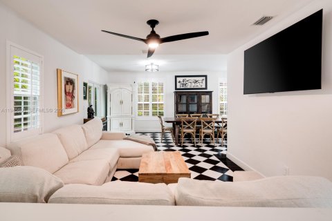 Townhouse in Miami, Florida 3 bedrooms, 157.93 sq.m. № 2005026 - photo 10