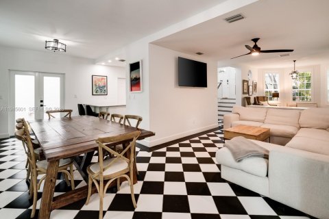 Townhouse in Miami, Florida 3 bedrooms, 157.93 sq.m. № 2005026 - photo 13