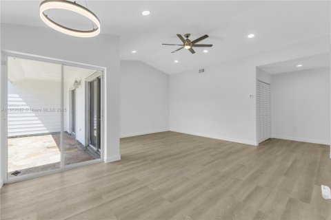Touwnhouse à louer à Miami, Floride: 2 chambres, 90.95 m2 № 1939162 - photo 16