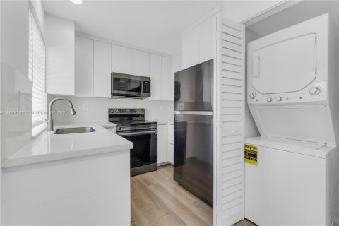 Touwnhouse à louer à Miami, Floride: 2 chambres, 90.95 m2 № 1939162 - photo 8