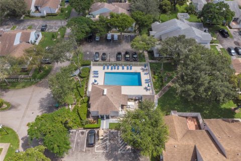 Touwnhouse à louer à Miami, Floride: 2 chambres, 90.95 m2 № 1939162 - photo 23