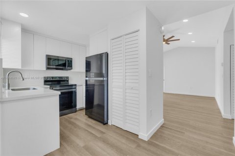 Touwnhouse à louer à Miami, Floride: 2 chambres, 90.95 m2 № 1939162 - photo 7
