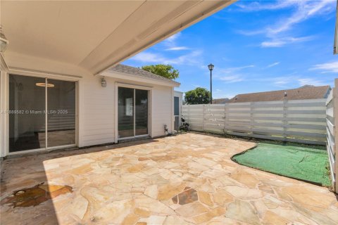 Touwnhouse à louer à Miami, Floride: 2 chambres, 90.95 m2 № 1939162 - photo 19