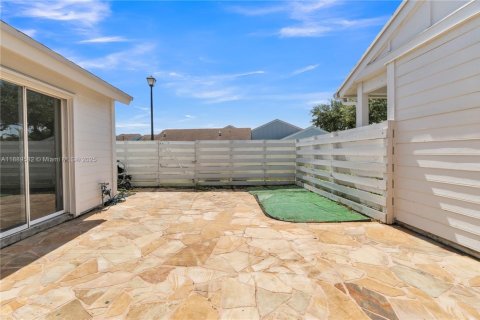 Touwnhouse à louer à Miami, Floride: 2 chambres, 90.95 m2 № 1939162 - photo 18