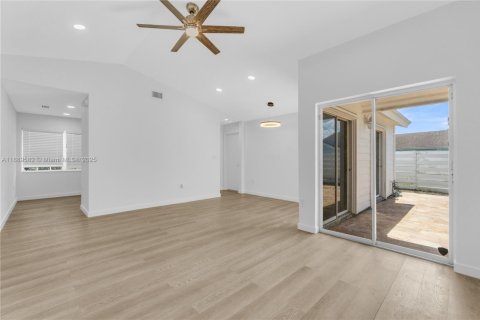 Touwnhouse à louer à Miami, Floride: 2 chambres, 90.95 m2 № 1939162 - photo 6
