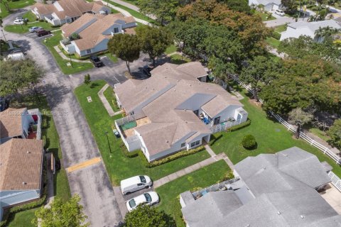 Touwnhouse à louer à Miami, Floride: 2 chambres, 90.95 m2 № 1939162 - photo 21