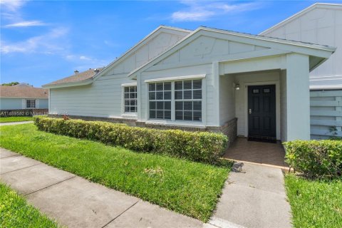 Touwnhouse à louer à Miami, Floride: 2 chambres, 90.95 m2 № 1939162 - photo 1