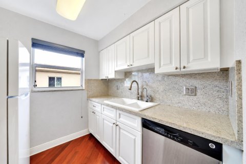 Condo in Fort Lauderdale, Florida, 2 bedrooms  № 2389580 - photo 4