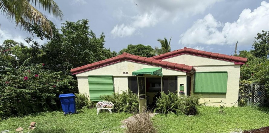 Villa ou maison à North Miami Beach, Floride 3 chambres, 118.54 m2 № 2429826