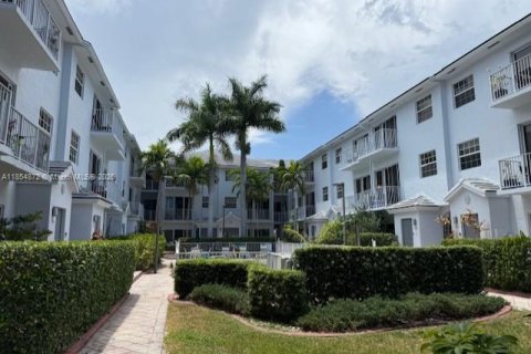 House in Wilton Manors, Florida 3 bedrooms, 203.08 sq.m. № 1874758 - photo 1