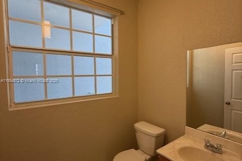 House in Wilton Manors, Florida 3 bedrooms, 203.08 sq.m. № 1874758 - photo 11