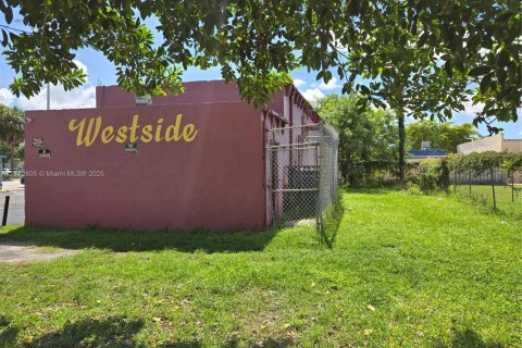Commercial property in Miami, Florida № 1702242 - photo 3