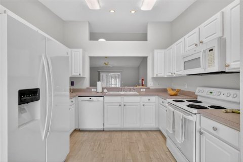 Villa ou maison à vendre à Summerfield, Floride: 2 chambres, 140 m2 № 2321341 - photo 3