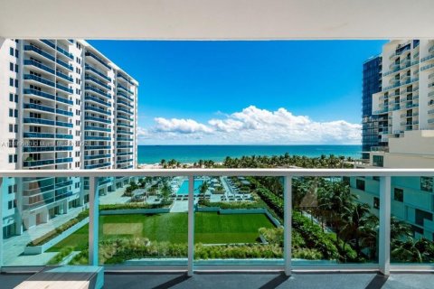 Condominio en alquiler en Miami Beach, Florida, 1 dormitorio, 83.61 m2 № 1953443 - foto 2