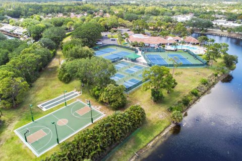 Townhouse in West Palm Beach, Florida 3 bedrooms, 127.37 sq.m. № 1142364 - photo 1