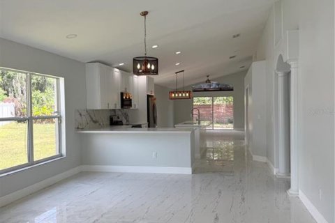 House in Orlando, Florida 4 bedrooms, 202.53 sq.m. № 2215888 - photo 2