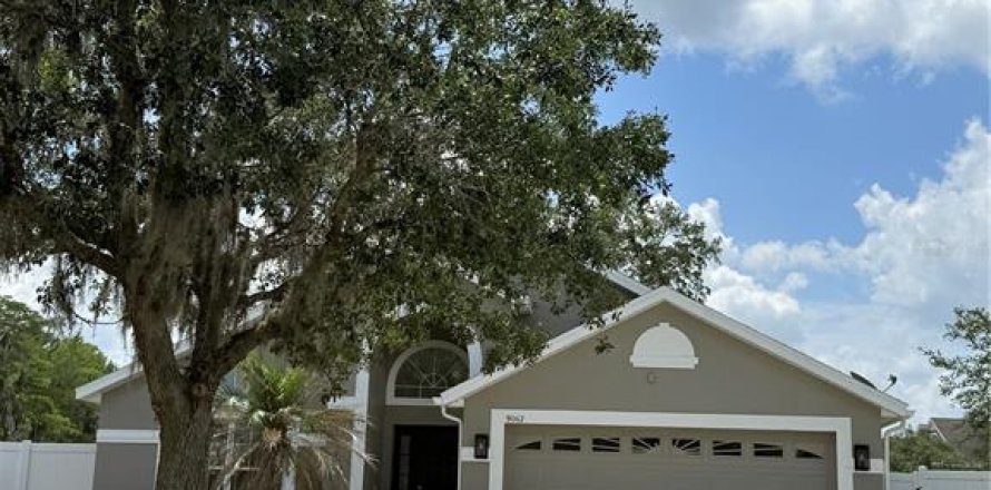 House in Orlando, Florida 4 bedrooms, 202.53 sq.m. № 2215888