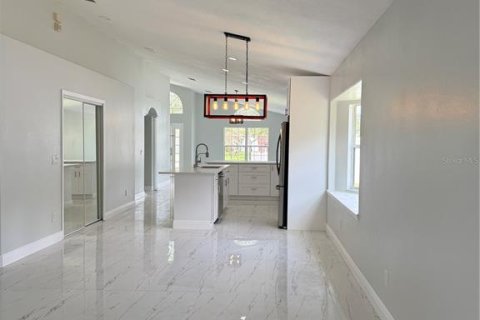 House in Orlando, Florida 4 bedrooms, 202.53 sq.m. № 2215888 - photo 10