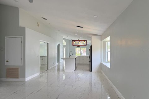 House in Orlando, Florida 4 bedrooms, 202.53 sq.m. № 2215888 - photo 9