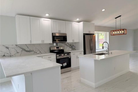 House in Orlando, Florida 4 bedrooms, 202.53 sq.m. № 2215888 - photo 5