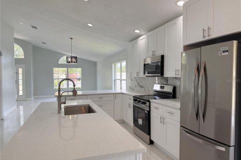 House in Orlando, Florida 4 bedrooms, 202.53 sq.m. № 2215888 - photo 8