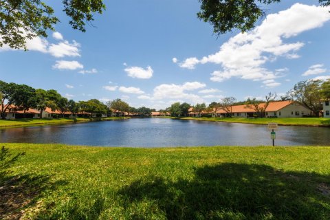 Copropriété à vendre à Boynton Beach, Floride: 2 chambres, 139.17 m2 № 2077540 - photo 2