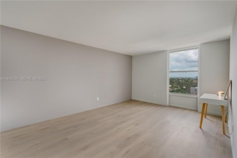 Condominio en alquiler en North Miami, Florida, 1 dormitorio, 74.88 m2 № 1993862 - foto 13