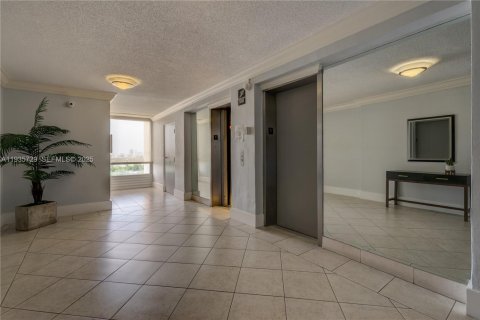 Condominio en alquiler en North Miami, Florida, 1 dormitorio, 74.88 m2 № 1993862 - foto 21