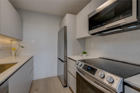 Condominio en alquiler en North Miami, Florida, 1 dormitorio, 74.88 m2 № 1993862 - foto 9