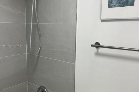 Condominio en alquiler en North Miami, Florida, 1 dormitorio, 74.88 m2 № 1993862 - foto 24