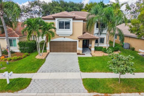 Купить виллу или дом в Санрайз, Флорида 4 спальни, 242.66м2, № 1954080 - фото 1