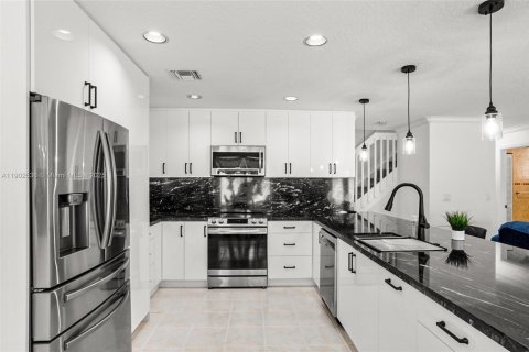 Купить виллу или дом в Санрайз, Флорида 4 спальни, 242.66м2, № 1954080 - фото 10