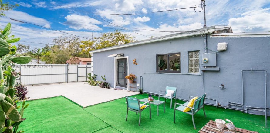 Villa ou maison à Miami, Floride 3 chambres № 2168675