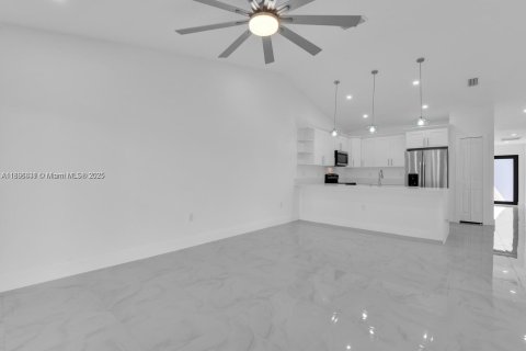 Купить коммерческую недвижимость в Лихай-Эйкерс, Флорида № 1948846 - фото 13