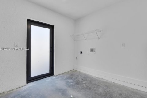 Купить коммерческую недвижимость в Лихай-Эйкерс, Флорида № 1948846 - фото 25