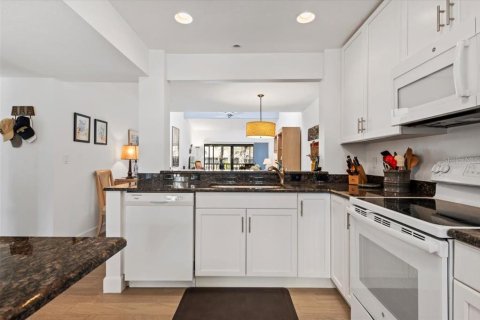 Condo in Sarasota, Florida, 2 bedrooms № 2373088 - photo 8