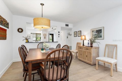 Condo in Sarasota, Florida, 2 bedrooms № 2373088 - photo 12