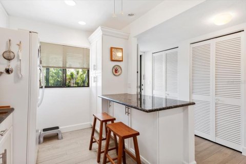 Condo in Sarasota, Florida, 2 bedrooms № 2373088 - photo 9