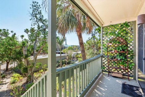 Condo in Sarasota, Florida, 2 bedrooms № 2373088 - photo 2