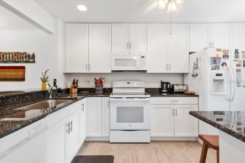 Condo in Sarasota, Florida, 2 bedrooms № 2373088 - photo 5