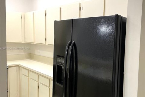 House in Dania Beach, Florida 3 bedrooms, 124.4 sq.m. № 1954223 - photo 6